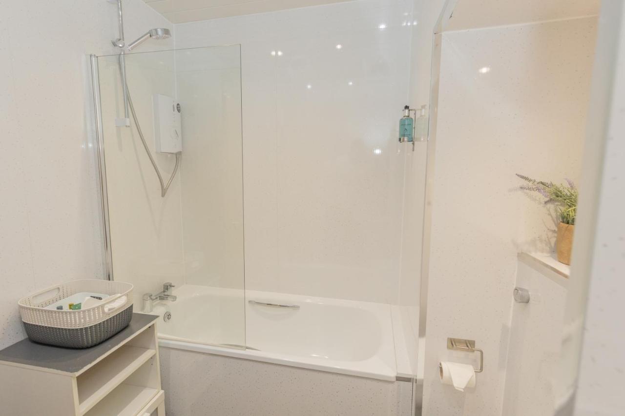 New 3-Bedroom Apartment Close To City Centre Edinburgh Exterior photo